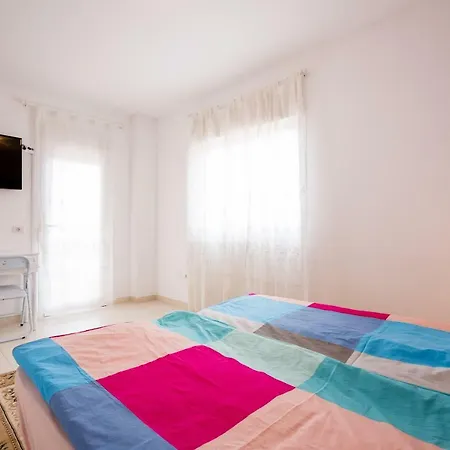 Costa Adeje Veronica Адехе